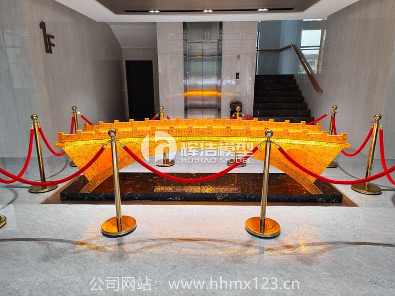 丝路金桥模型：琥珀流光里的桥梁艺术，你见过如此惊艳的定制之作吗？